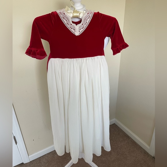 Girl August Girl’s Holiday Christmas Velvet Lace & Chiffon Dress size 5 EUC - Picture 5 of 7